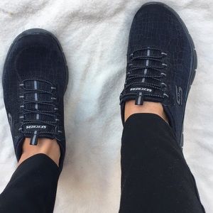 SKECHERS RELAXED FIT SLIP ON